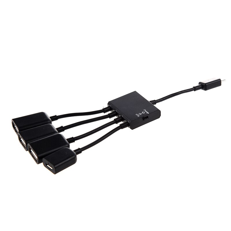 Zwarte usb 4- -poorts micro power cargo otg hub-kabeladapter