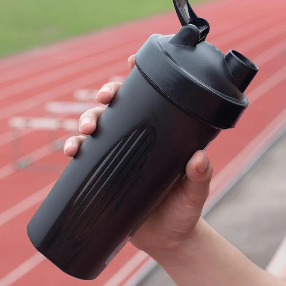 600ml Shaker Bottle Protein Shaker Plastic Bottle Portable Fitness Bottle for Fitness Enthusiasts Athletes