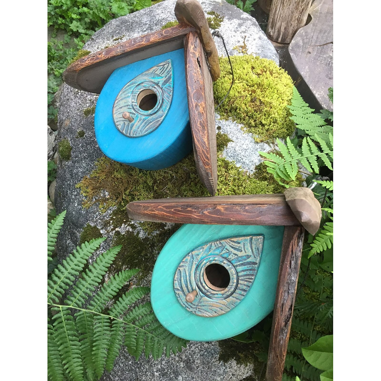 Hanging Wooden Bird Feeder Hand Carved Wooden Birdhouse Outdoor Bird Feeder Spring Decoration Garden Feeding Pet Supplies