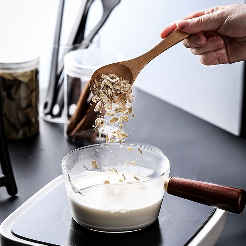 Europæisk stil gennemsigtig kan opvarmes af ildhøj borsilikatglaspotte med træhåndtag mælkegrødsuppe nudlerpotte