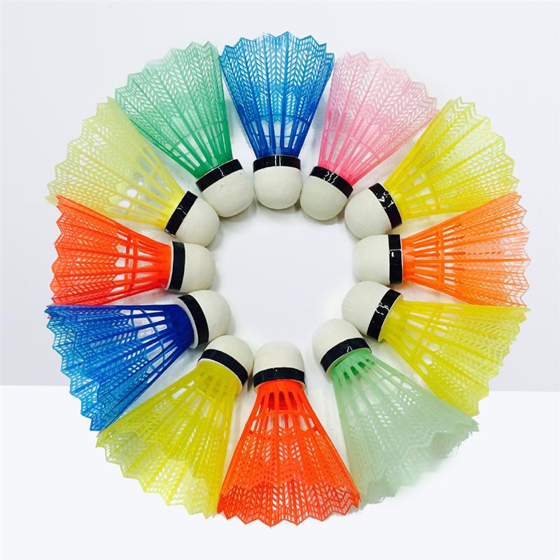 12 stks Nylon Feather Shuttles Training Plastic Badminton met Grote Stabiliteit en Duurzaamheid voor Indoor Outdoor Sport