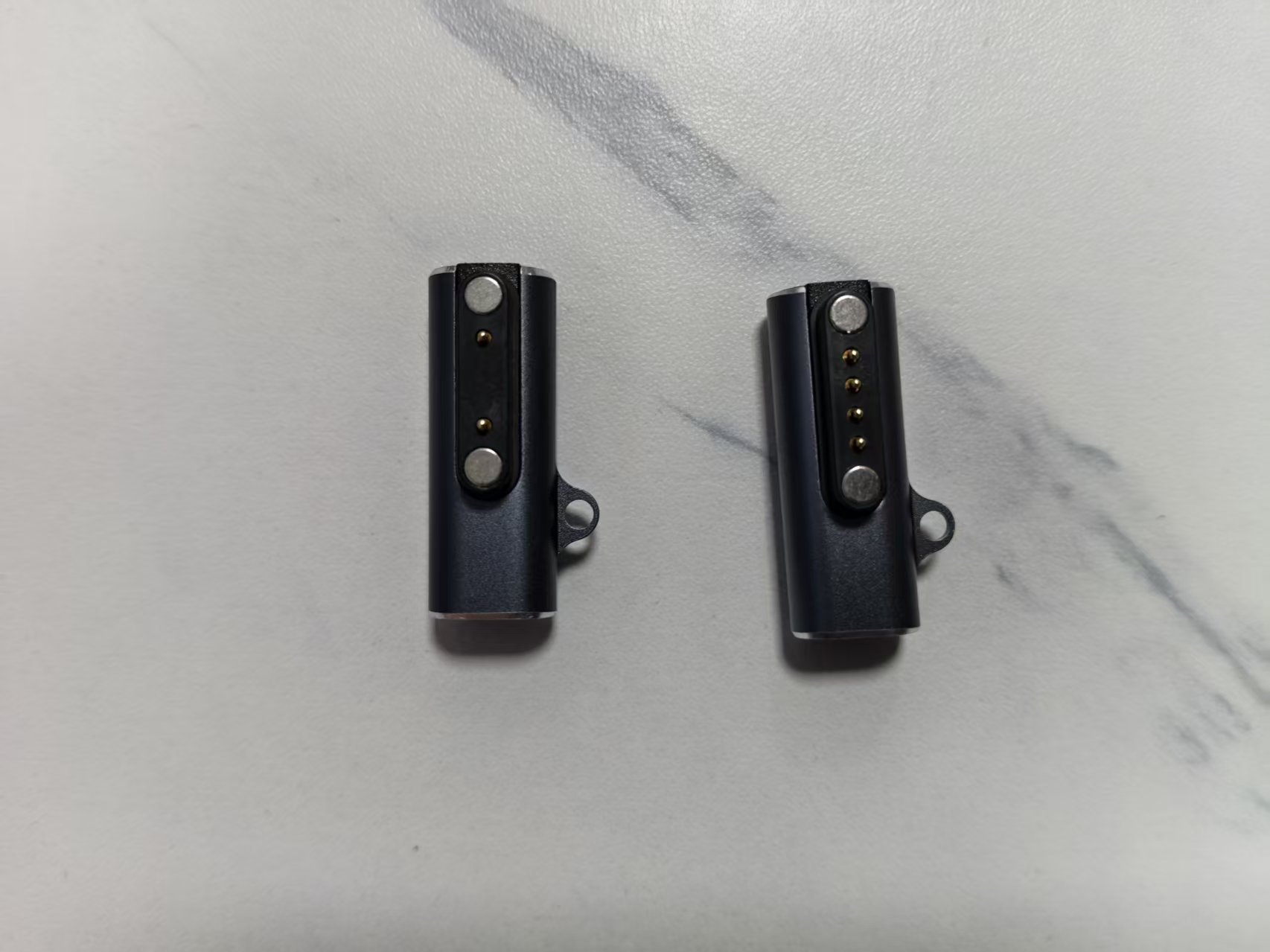 Magnetyczny adapter ładowania pogo-Szpilka, złącze żeńskie typu C na 2-pinowe/4-pinowe złącze 7,62 mm robić słuchawek przewodzących dźwięk przez kości w smartwatchu.