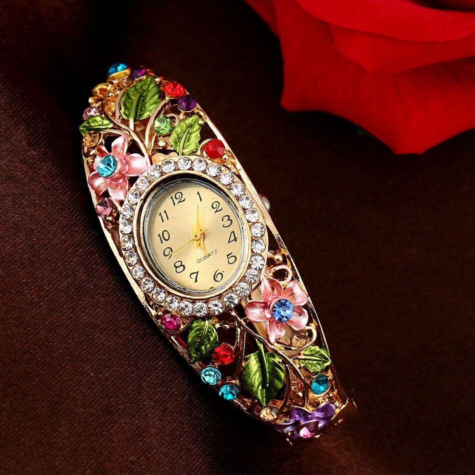 JewelryWe Dames Ovale Quartz Horloge: Petit Dames Goud Analoge Display Uitbreidbaar Roestvrij Staal Elegante Elastische Bnad Armband Horloge, Goud, Adult, Minimalistisch en elegant
