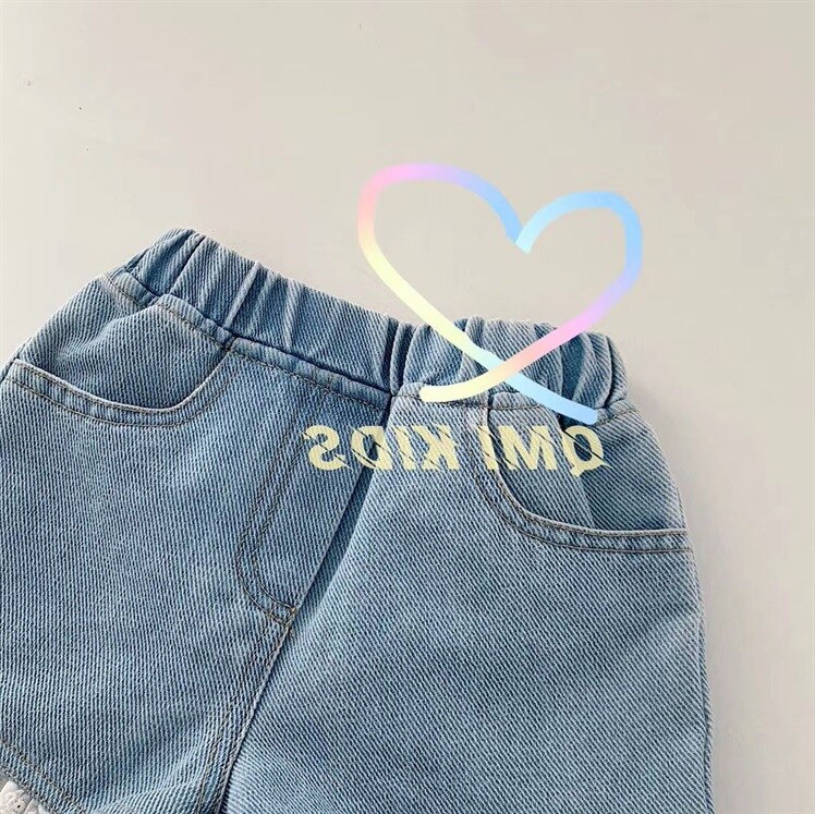 Pantaloncini di jeans carini in pizzo per ragazze estive abbigliamento per bambini in felpa comodi pantaloncini di jeans morbidi pantaloni caldi in cotone pantaloncini con volant 2-7 anni