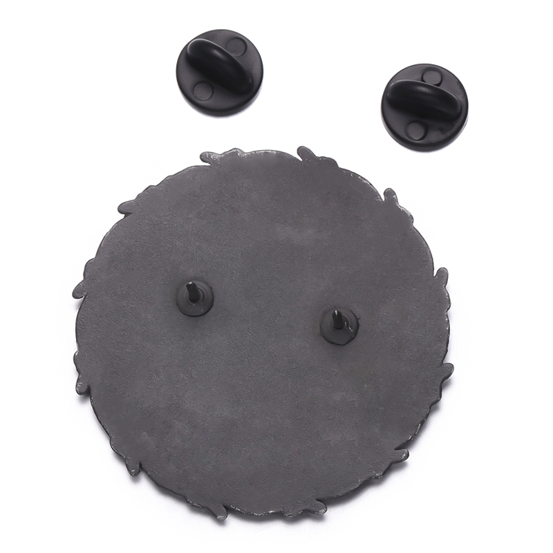 Épingle en émail de crâne de corbeau en relief gothique, broche de revolvers de odorà deux pistolets, insigne en métal de revers, style sombre, de bijoux