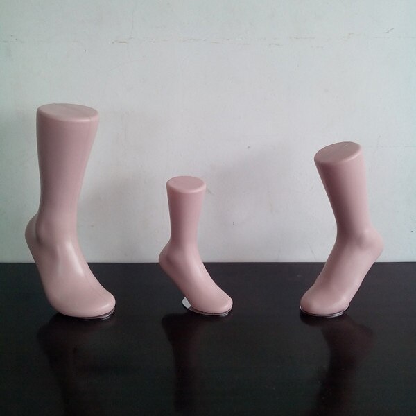 Korkeatasoinen muodikas yksi setti /3 kpl uros naispuolinen lapsi muovinen mallinukke jalkanukke päällä