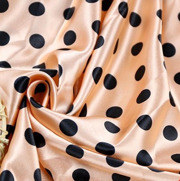 Prik skygge print punkt cap tørklæde satin tørklæde bånd kjole pyjamas stof: 17