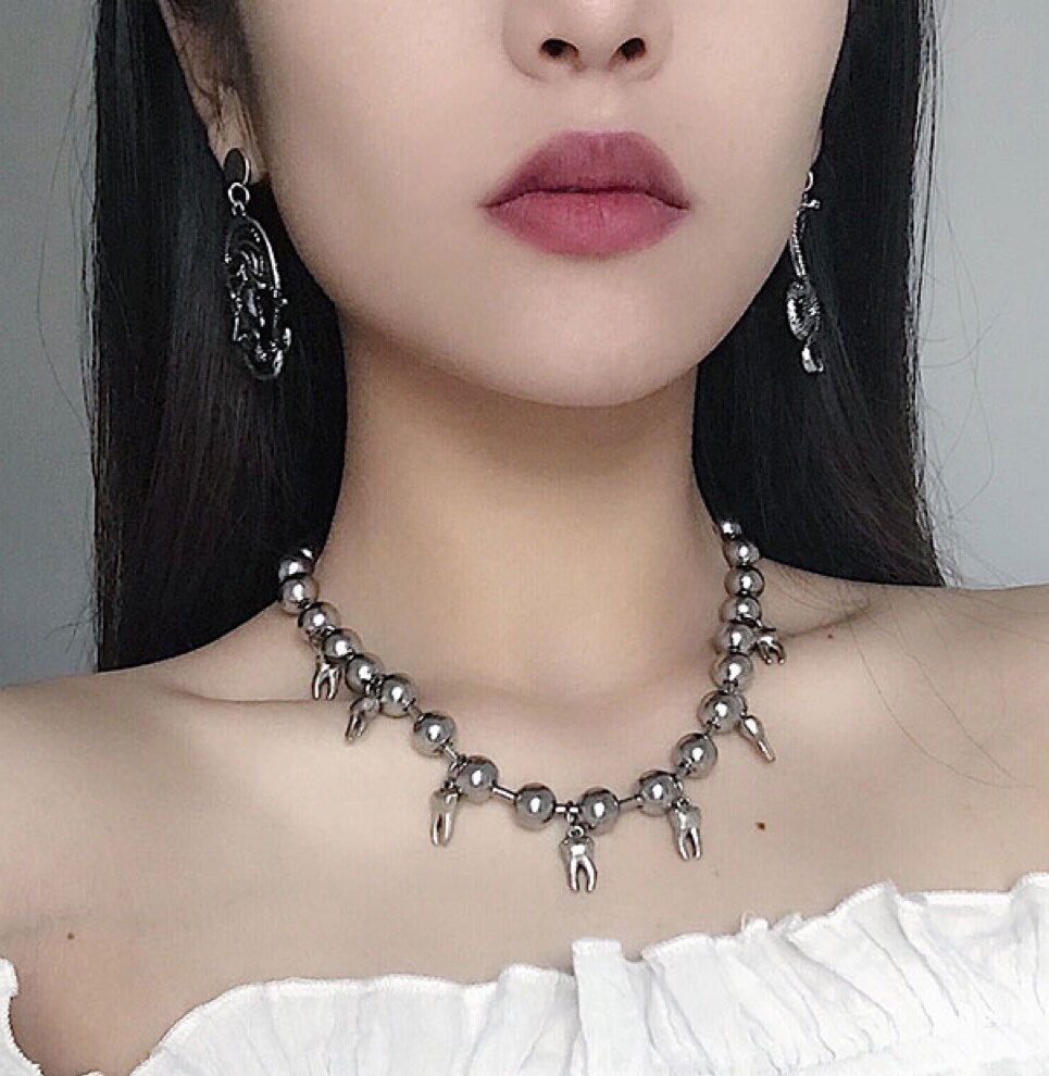 Hip Hop Primitive Teeth Shape Pendant Necklace Metal Punk Rock Cool Party Unique Tooth Choker Necklace Trendy Women Jewelry