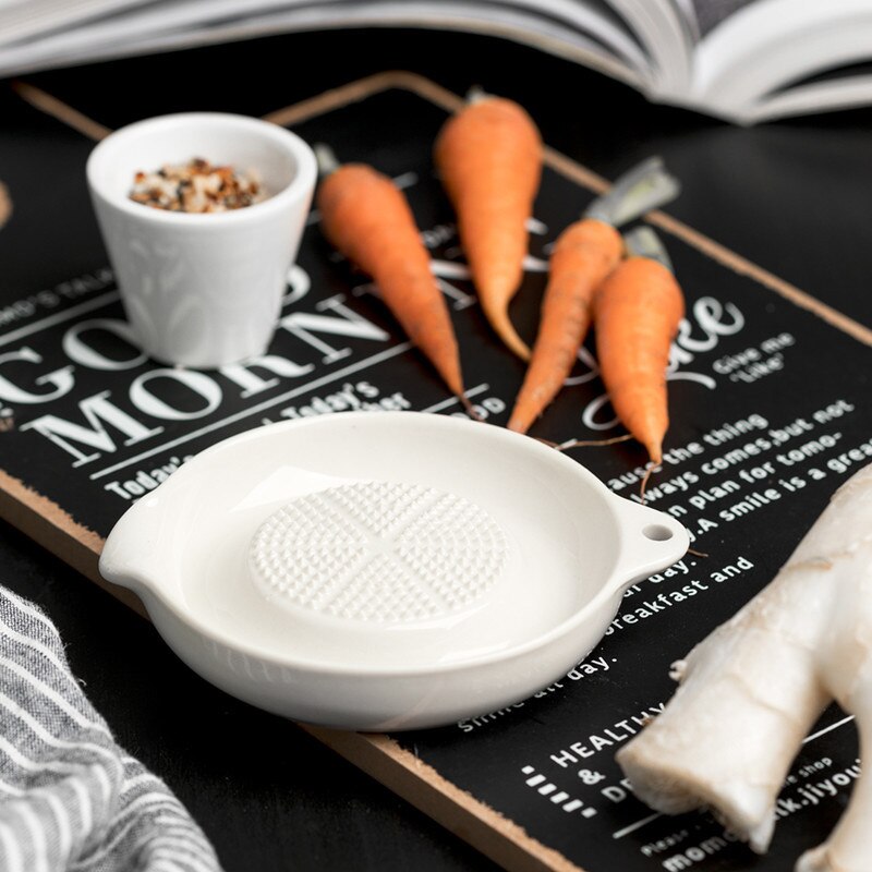 White Simple Style Burnishing Machine Portable Porcelain Carrot Ginger Grinding Household Grinder