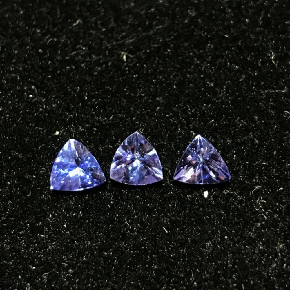 100% Natuurlijke Tanzanite Losse Edelsteen 5 Mm * 5 Mm Trangle Vorm Echt Vs Tanzanite Losse Steen