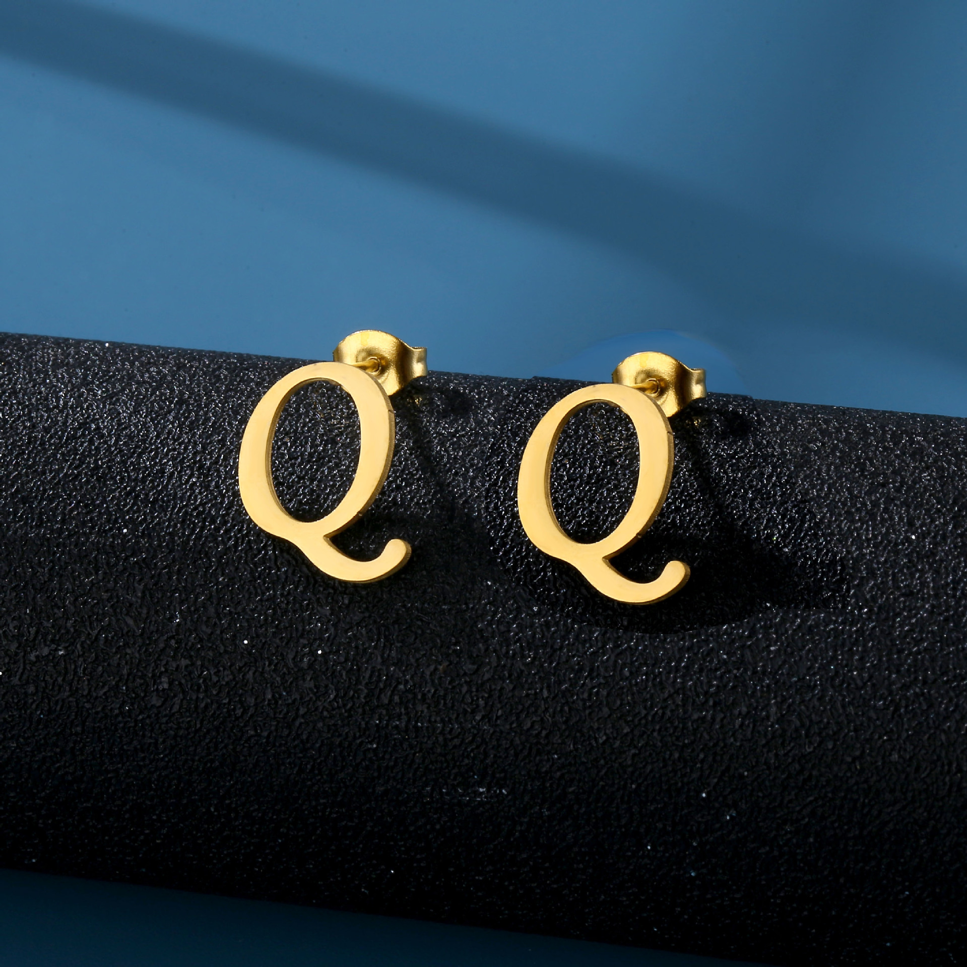 Boucles d'oreilles en acier inoxydable avec lettres initiales minuscules, à la , A/B/C/R/T, 26 lettres de l'alphabet, bijoux pour femmes et amis: Plaqué or antique