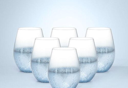 Sterrenhemel verandert geleidelijk van kleur kopje water kopje glas vrouwelijk huishouden theekopje persoonlijkheid koffiekopje stuur familieleden