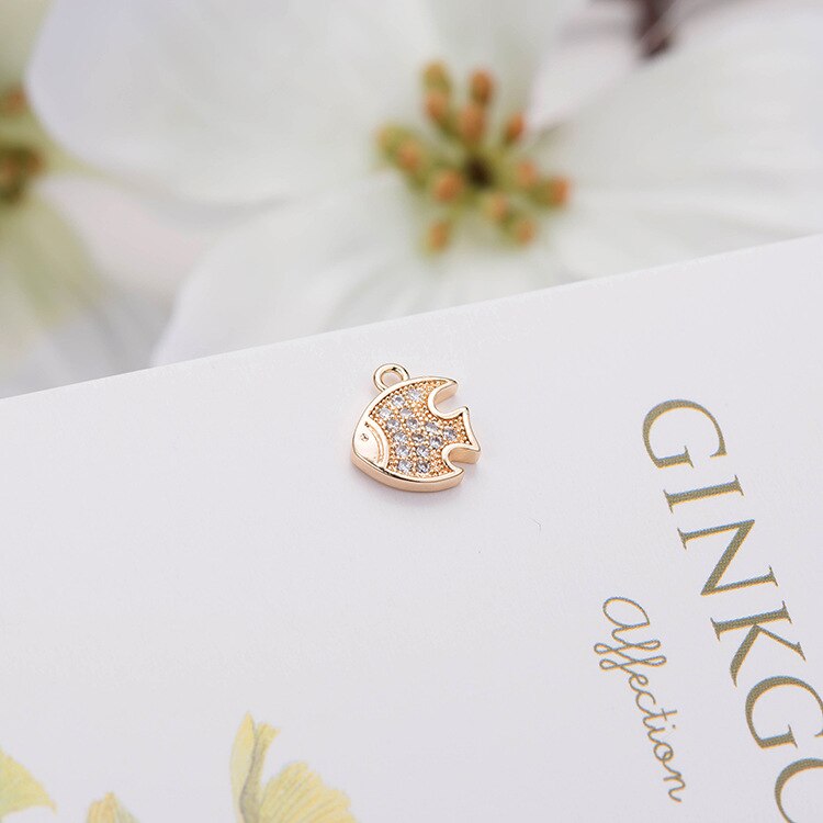 Dainty Strass Tiny Fish Charm Delicate Boho Gold Filled Hanger