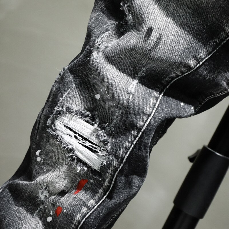 Jean homme trou d'éclaboussure Point de peinture doux coton souple élastique en cuir étiquette noir gris pantalon Slim rouge