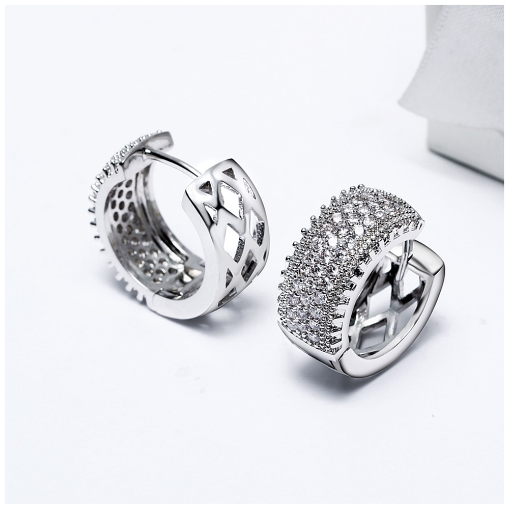 DreamCarnival 1989 Arrivals Small Hoop Earrings for Women Rhodium Color Half White Cubic Zirconia Boucle d'oreille SE24113