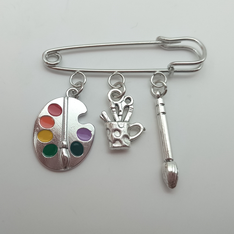 El broche de maestro de y erudioso te regalar mucho inspiración. Pequeño broche de para profesores y estudiantes.: Color amarillo dorado claro