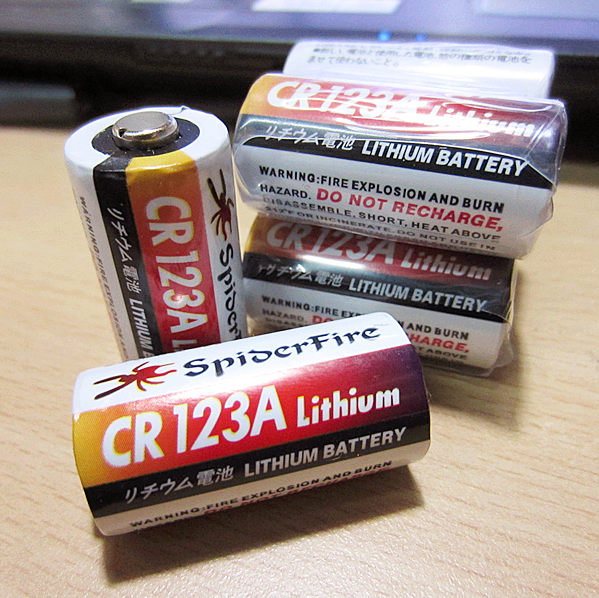 2 stks/partij CR123A CR123 CR 123 123A 16340 1300 mAh 3 V Lithium Batterij wegwerp lithium-ion batterij voor de rode LED van zaklamp