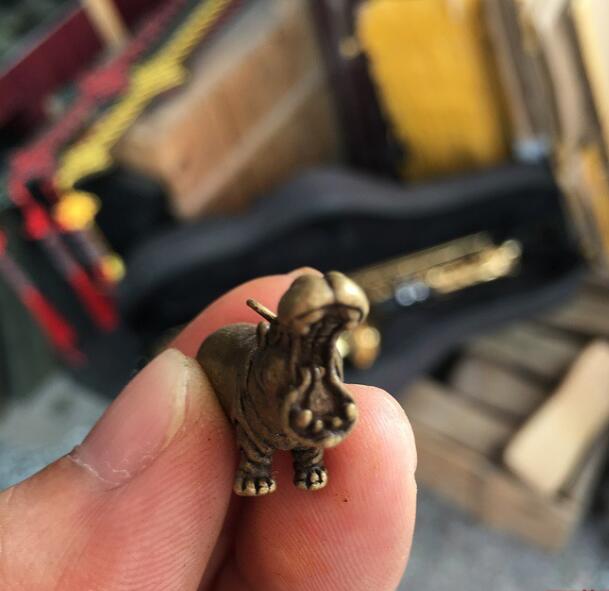 Collectable Chinese Messing Gesneden Nijlpaard Prachtige Kleine Hanger Standbeelden