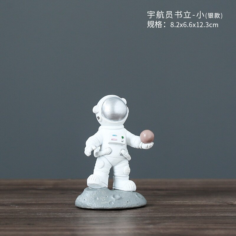 Astronaut Pen Houder Boek Stand Decoratie Veranda Opslag Woonaccessoires Woonkamer Hars Ambachten: Toss the ball silver