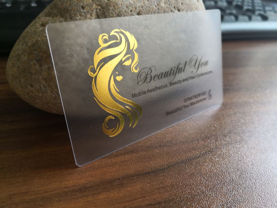 Tarjeta de visita de papel de oro translúcido esmerilado de pvc plástico dorado plateado estampado en en logo y texto 200 Uds