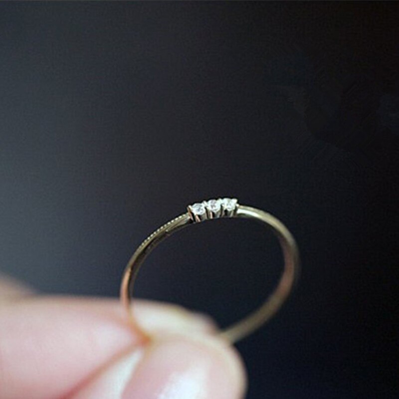 ZHOUYANG Zarte Ringe Für Frauen Mini Zirkonia Licht Gelb Gold Silber Farbe Dünne Finger Ring Schmuck KBR005