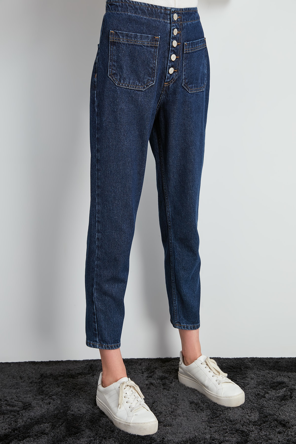 Trendyol Front Button High Waist Mom Jeans TWOAW20JE0287