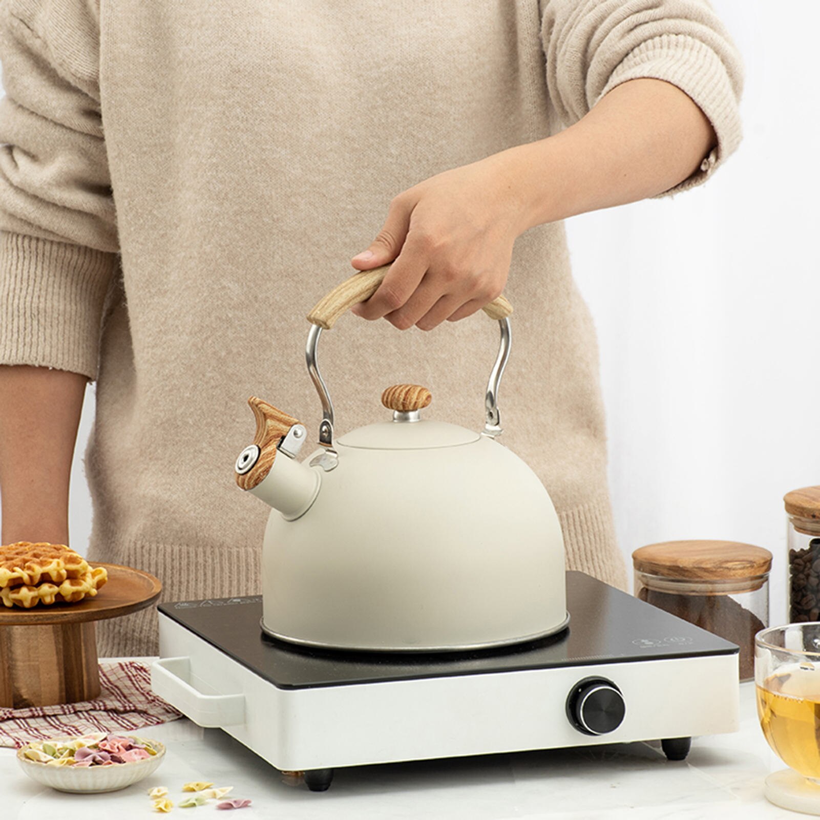 2.5L Stainless Steel Whistling Tea Kettle Food Grade Tea Pot for Make Tea Boil Water Compatible with Gas Stoves Induction Cooker