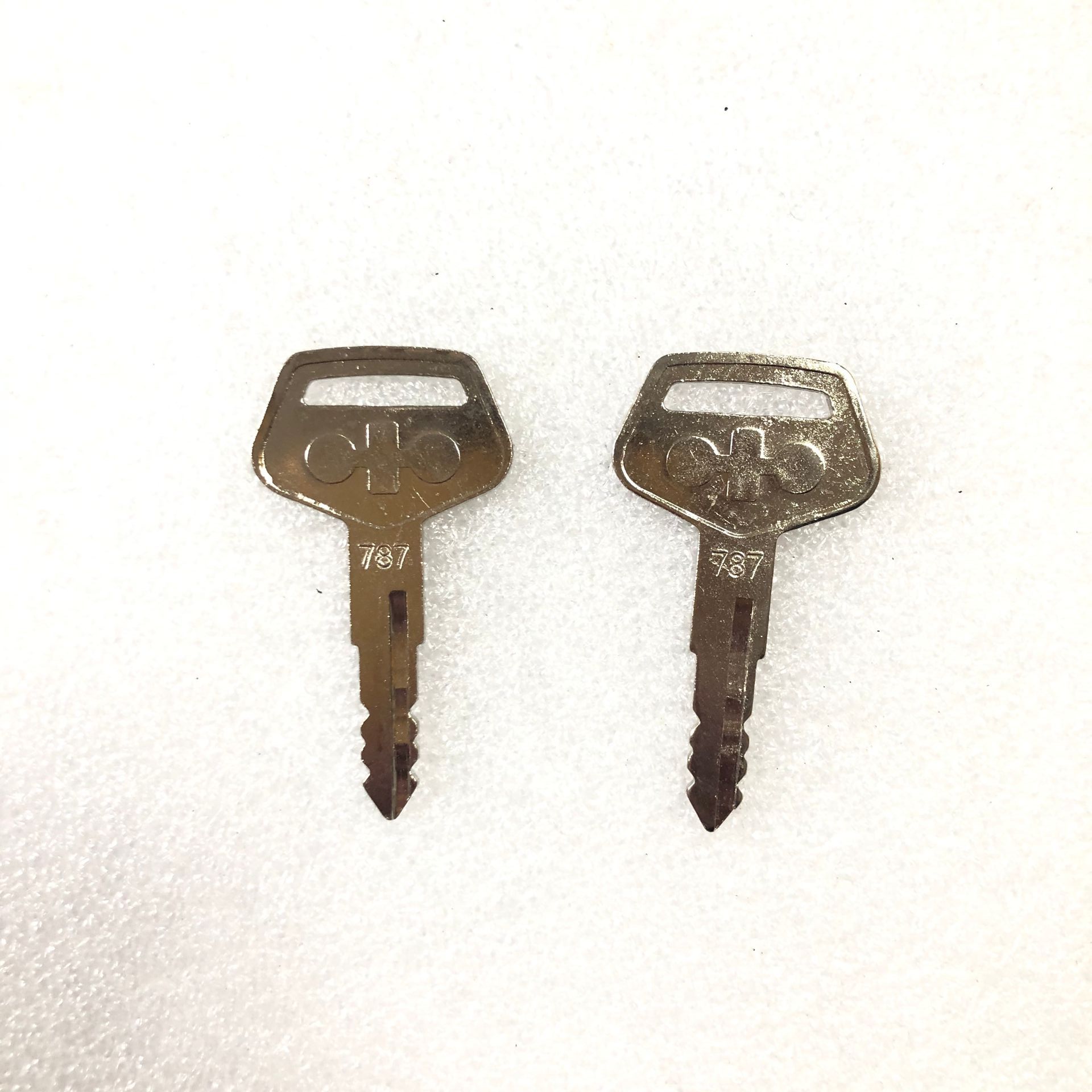 2PCS 787 Ignition Key for Komatsu Excavator Dozer Loader Heavy Equipment TR261434