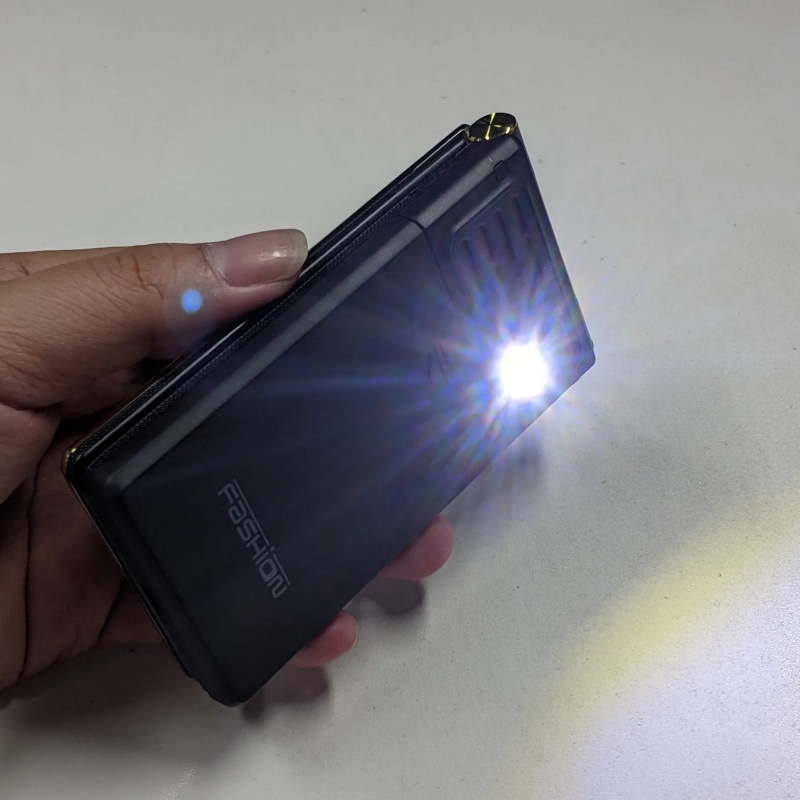 Yeemi  m2- c mobiele telefoon gsm mtk 2g klaptelefoon 2.8 inch dubbel scherm grote letters  mp3/mp4 spelers originele ontgrendelde mobiele telefoon