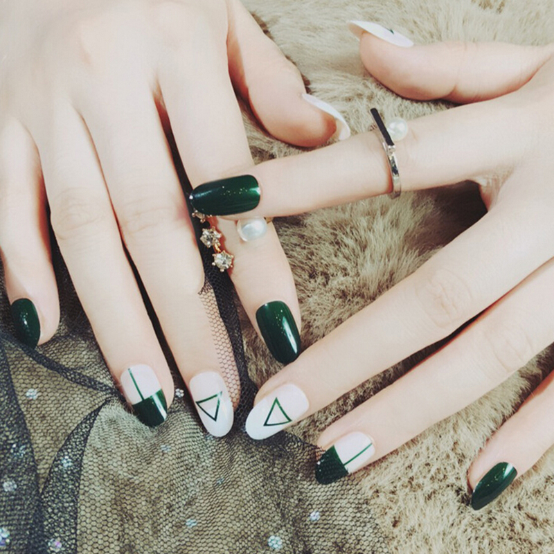 Eenvoudige 24 Stks/set Rode Gradiënt Jump Kleur Afgewerkt Nep Nagels Korte Size Volledige Nail Tips Patch Lady Art Tool