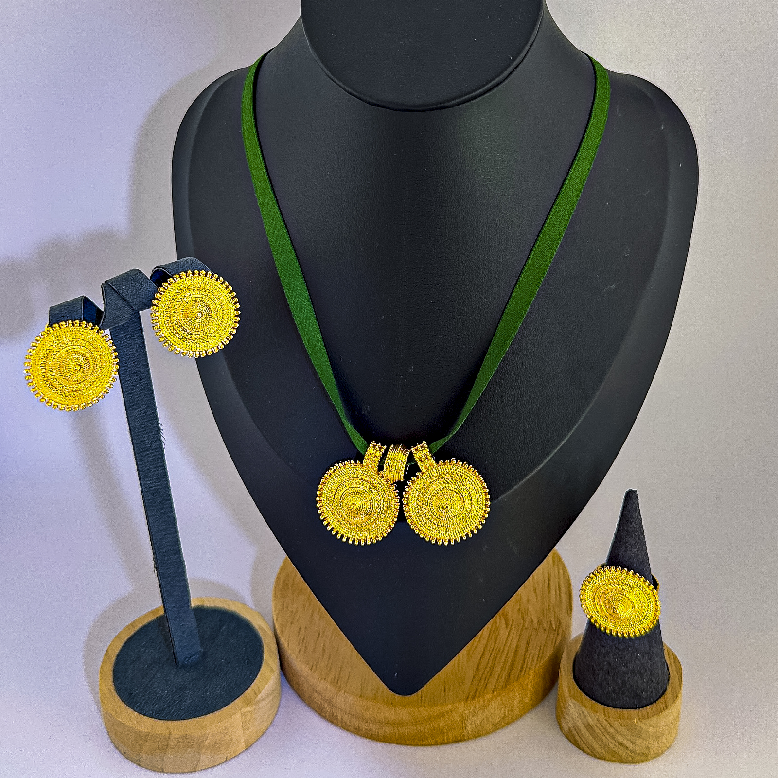 Ensemble de bijoux plaqué or 24 carats pour femme, collier ras du cou ruban noir, boucles d'oreilles, bague, pendentif, de fête pour les patients de mariage,: Rhodium plaqué