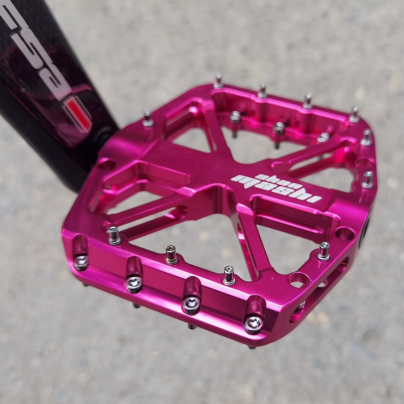 Ultra-light Mountain Bike Pedals CNC Aluminum Alloy Polished 3 Bearing Pedals Downhill Dirt Bike Anti-slip Bicycle Pedals
