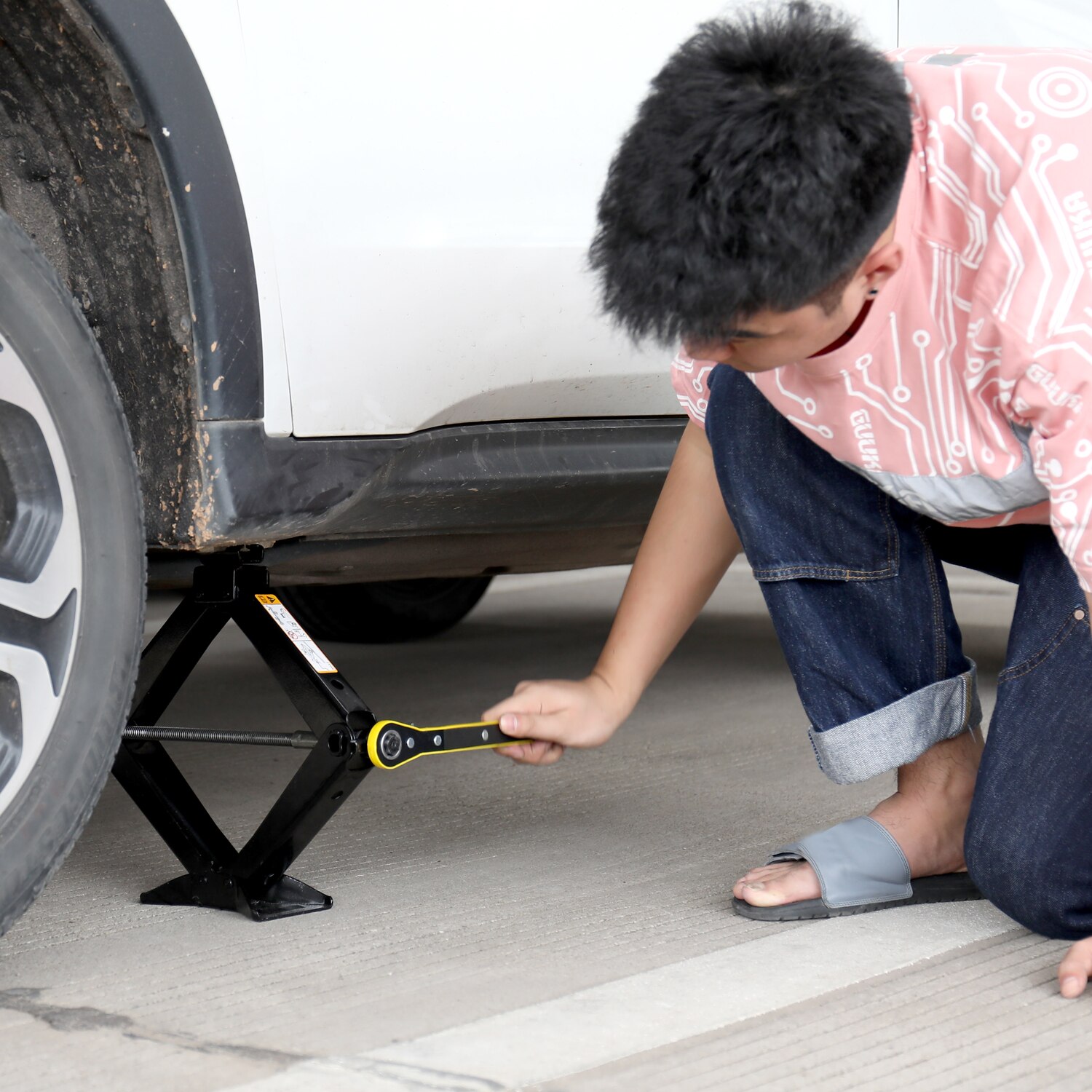 Lifting Jacks Manual Steel Scissor Jack with 360 Degrees Rotatinghead 1.5T Auto Mini Machinisms Lift Jack Car Repairing Tools