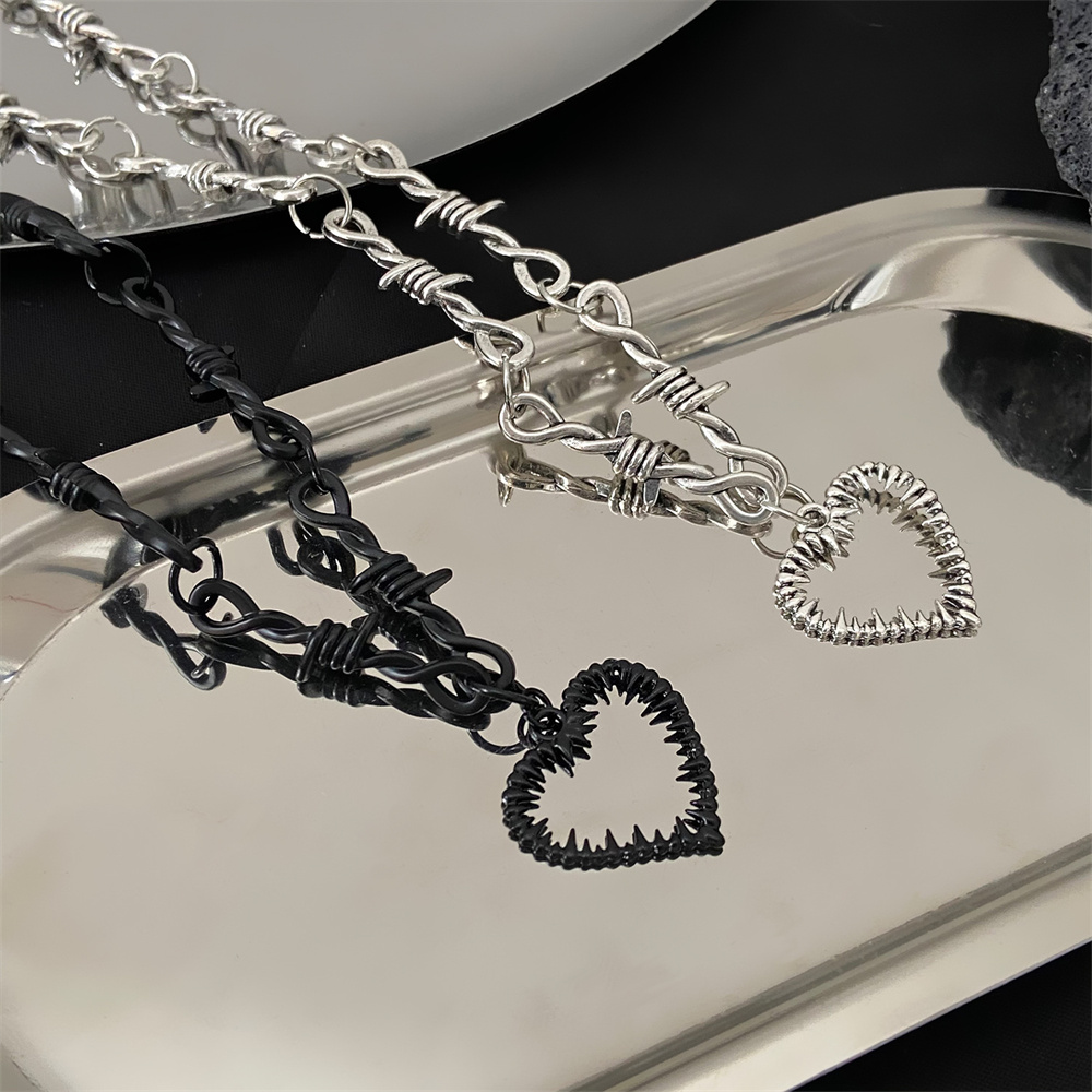 Vintage Heart Thorn Necklace for Women Girls Hip Hop Punk Heart Charm Choker Necklace DIY Jewelry Accessories 2023 Trend