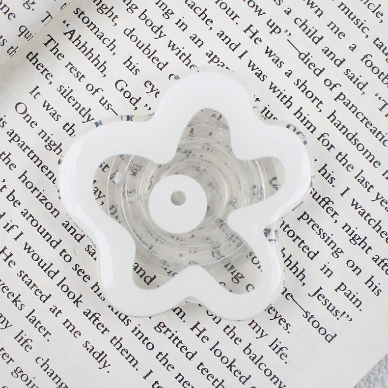 Cute Floral Phone Grip posocket Tok Flower Cellphone Stand Holder for iPhone 15 14 Mobile Bracket Foldable Expanding Kickstand: WHITE