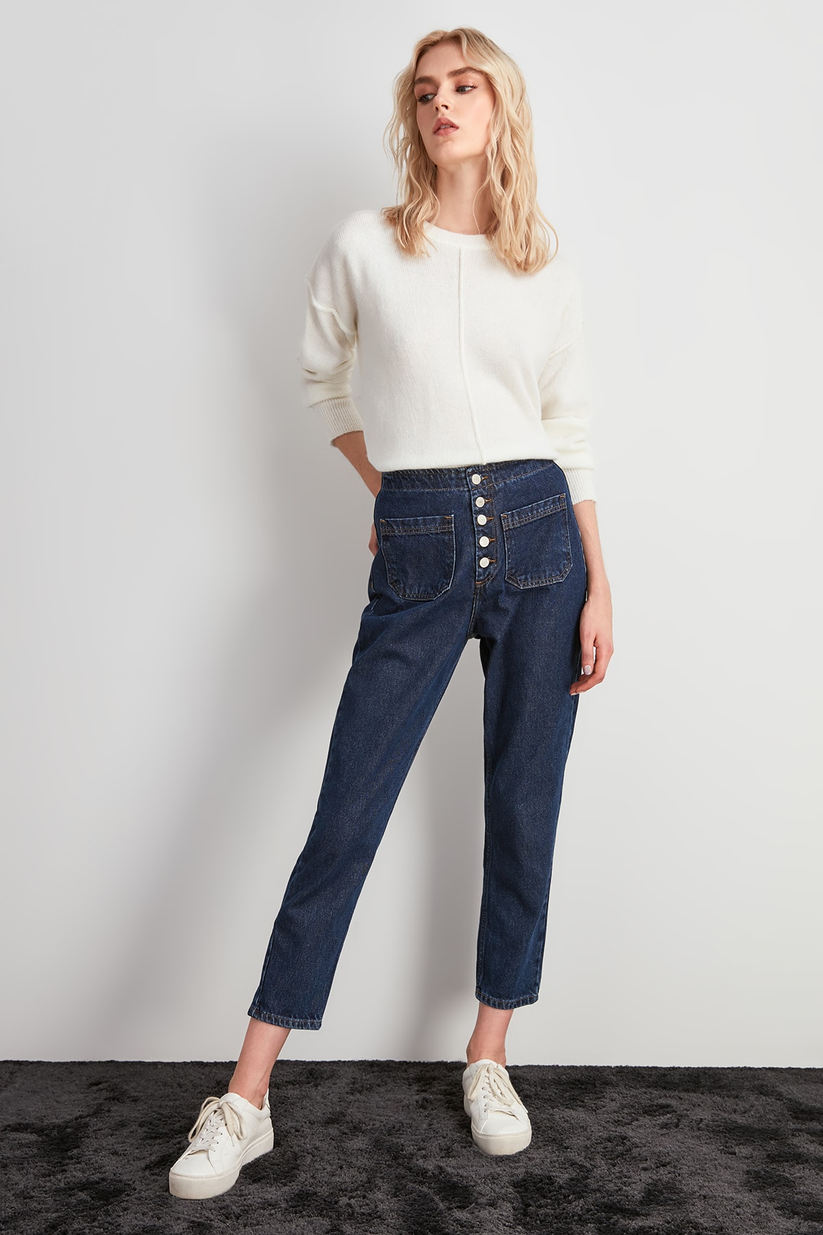 Trendyol Front Button High Waist Mom Jeans TWOAW20JE0287