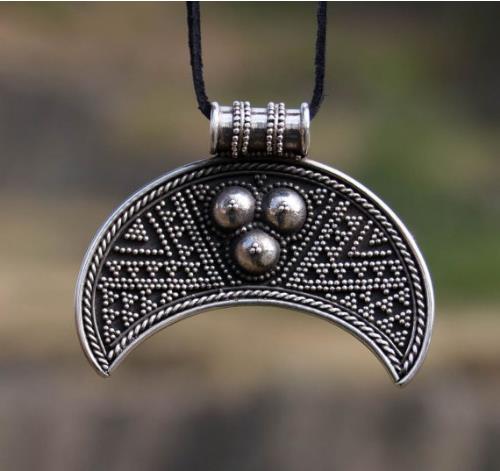 1pcs Slavic Jewelry Makeing For Charms Women Pendant, Ethnic Style Viking Brooch Buckle Lunula Jewelry For Cool Men: Blue White Zinc Plated