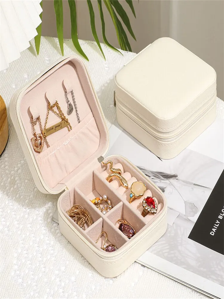 Sieraden Organisator Display Reissieraden Dozen Draagbare Medaillon Ketting Sieradendoos Lederen opslag Oorbel Ringhouder kopen vanaf een prijs van 18 Sieraden Organisator Display Reissieraden Dozen Draagbare Medaillon Ketting Sieradendoos Lederen opslag Oorbel Ringhouder kopen vanaf een prijs van 18