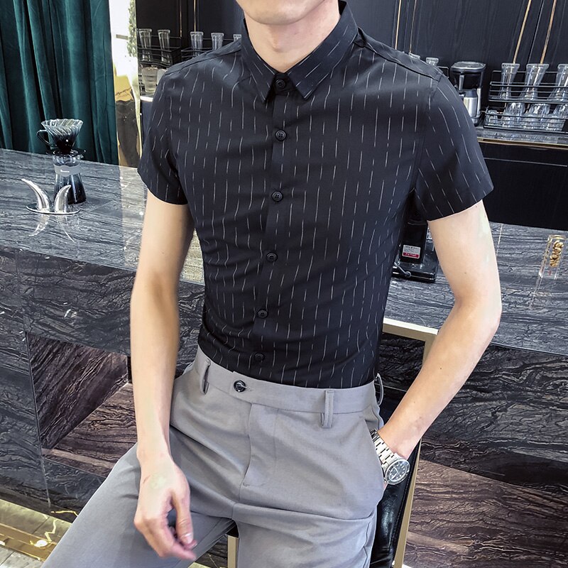 Été Simple à manches courtes hommes chemise jeune homme affaires vêtements de cérémonie rayé chemises hommes mince coupe décontracté travail chemise