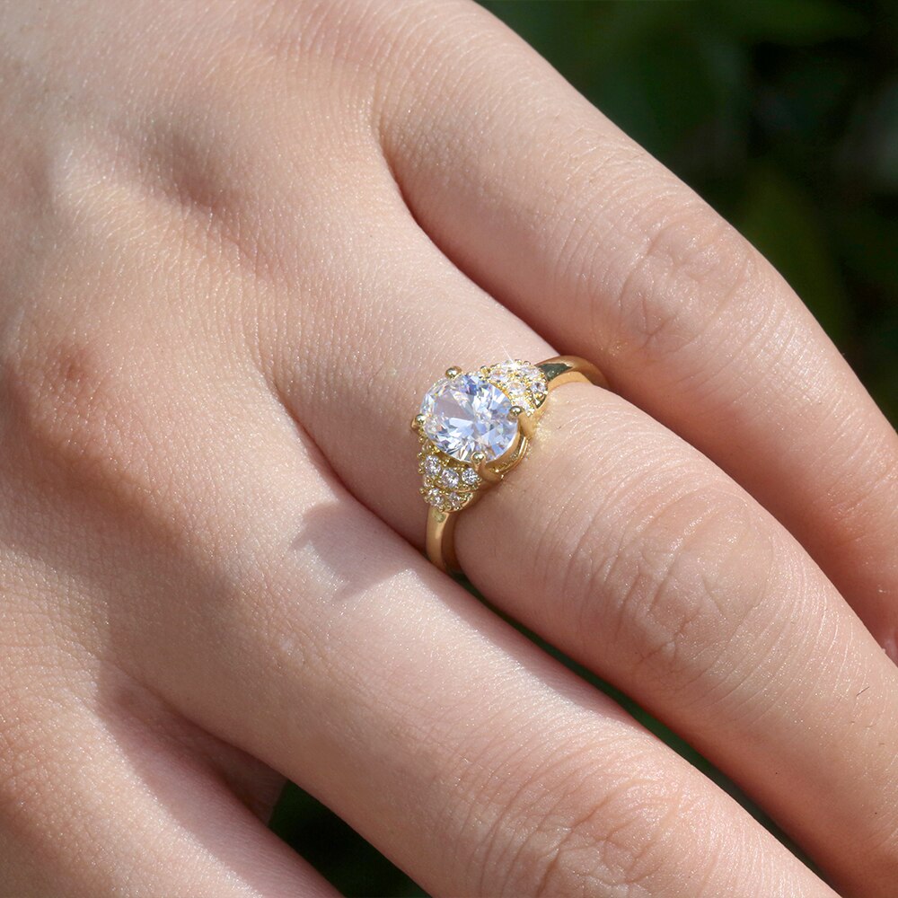 HUITAN Gold Farbe Hochzeit Ring Mit Solitaire Oval Cubic Zirkon Prong Einstellung Frauen Braut Ring Band Edle Elegante Weibliche Jewel