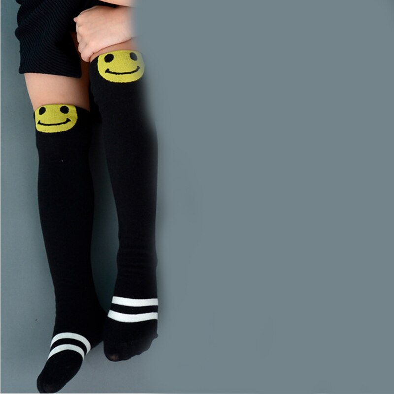Kinderen meisjes lange sokken peuter baby jongens kniekousen zwart/wit kroon laarzen sokken katoen warme kinder beenwarmers: Zwart glimlachgezicht