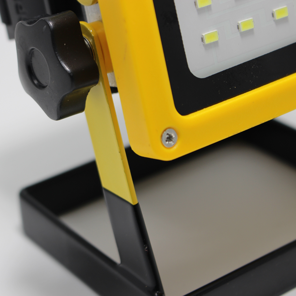 Led Spotlight 18650 light 30W 20leds light Waterproof Outdoor led rechargeable Flood light US EU charger 3x18650 battery