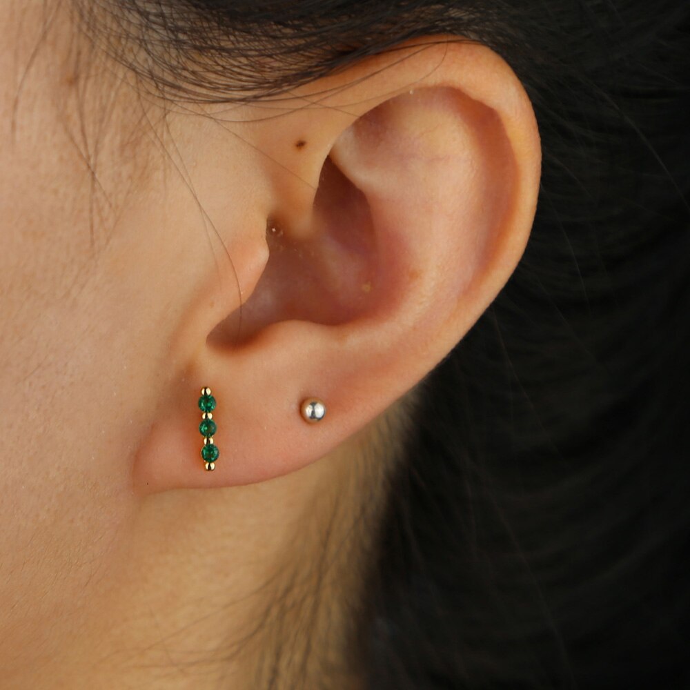 Oro riempito Colorate Birthstone rosso verde blu bianco cz bella di Modo di fascino Europeo Delle Donne sbarra orecchini della vite prigioniera dei monili arcobaleno