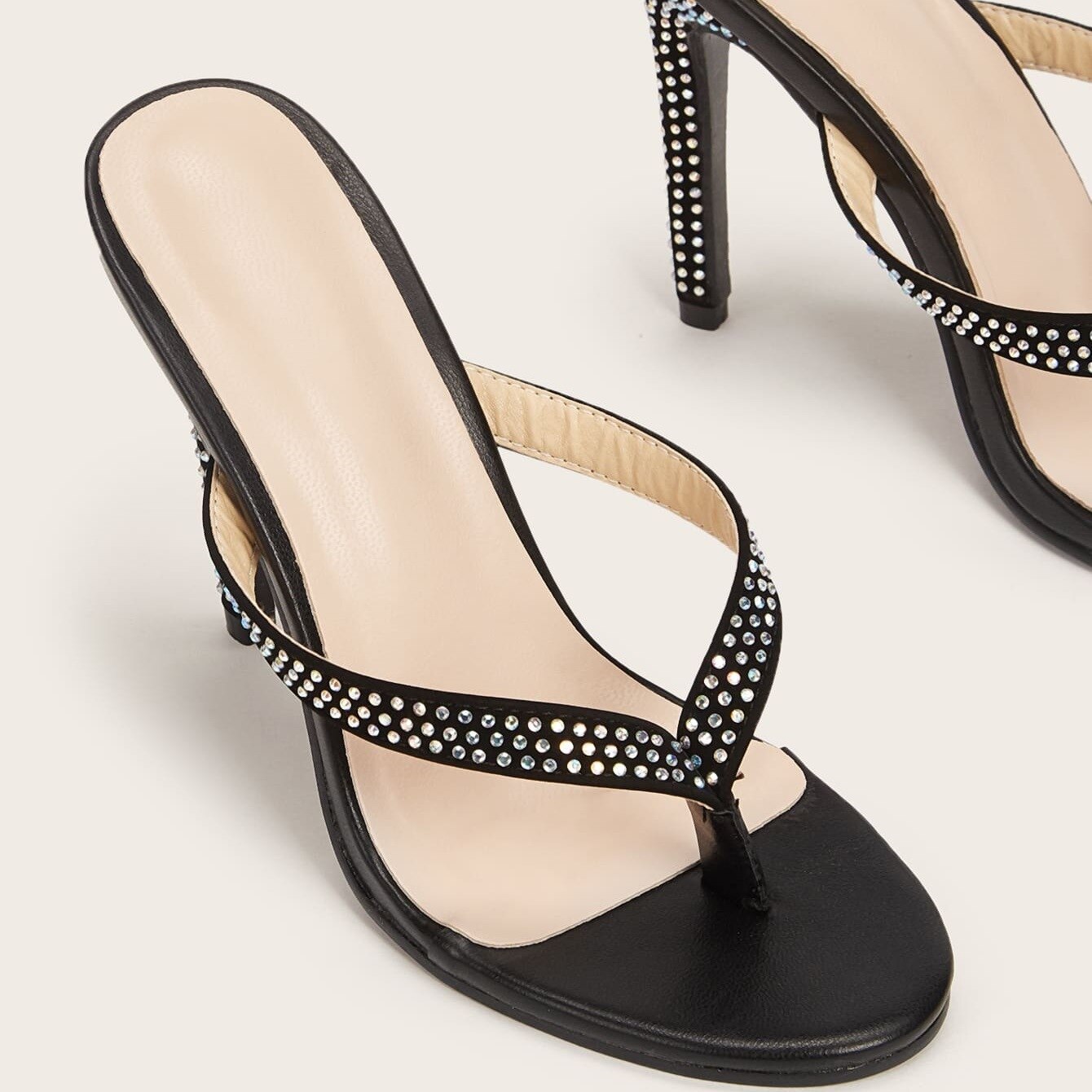 DDYZHY nouvelles sandales printemps et été femme Roman diamant clouté tongs sandales à talons aiguilles en stock 35-42