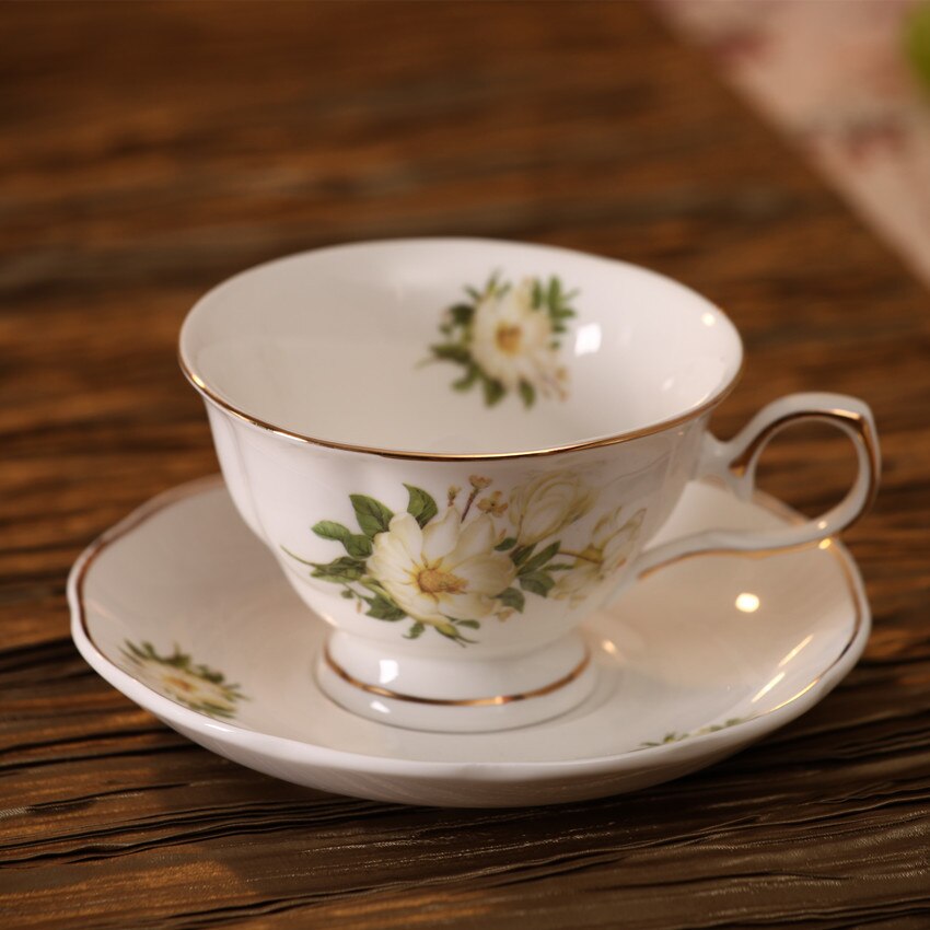 Style européen du nord Royal première classe en céramique porcelaine tasse à café ensemble tasse à thé tasse à lait avec soucoupe et cuillère motif de fleurs
