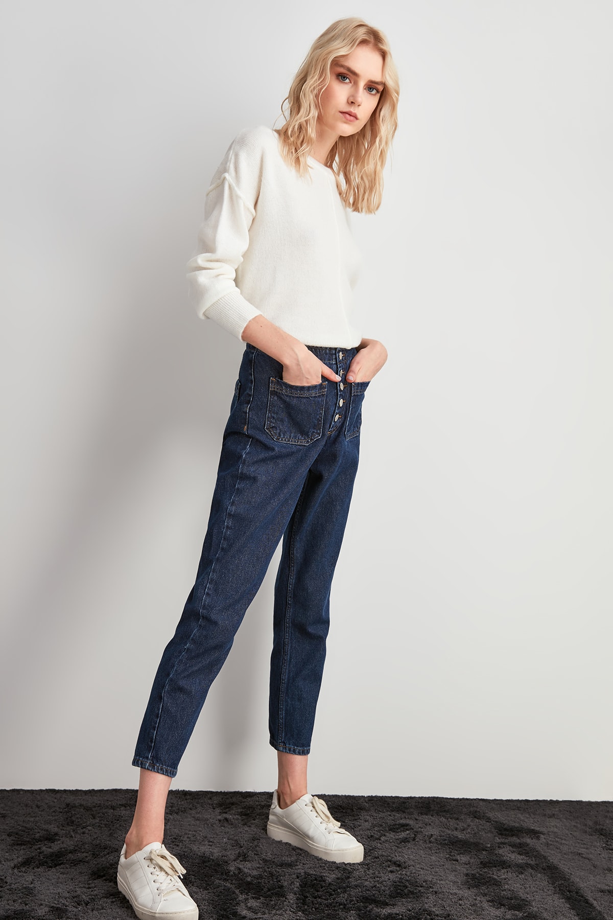 Trendyol Front Button High Waist Mom Jeans TWOAW20JE0287
