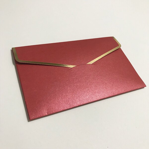 25 stuks 175 x 110mm(6.8 x 4.3 inch) parelkleurige enveloppen met gouden rand voor dikkere uitnodigingsenveloppen: Rood
