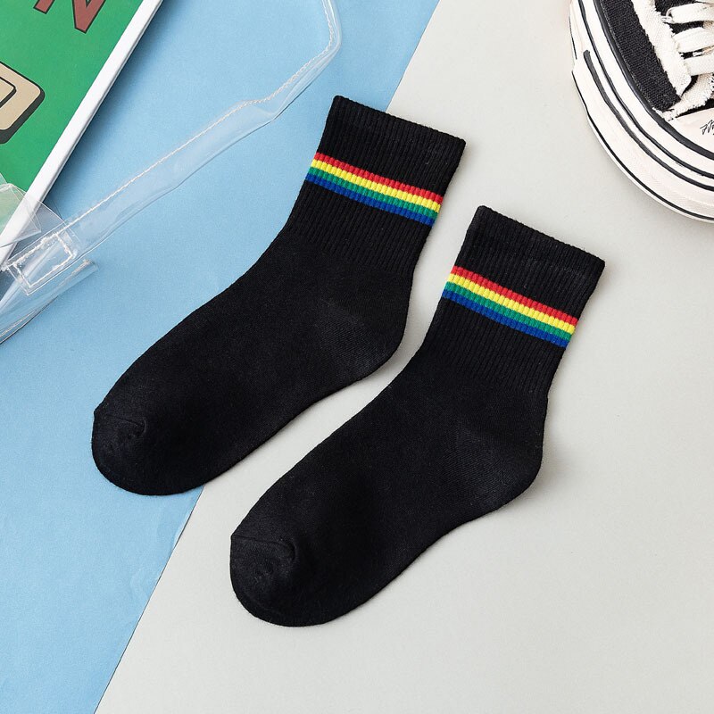 Bomuld kvinder regnbuestrømper forår farverige striber vintage harajuku korte sokker dame sporty sorte hvide sokker: 2