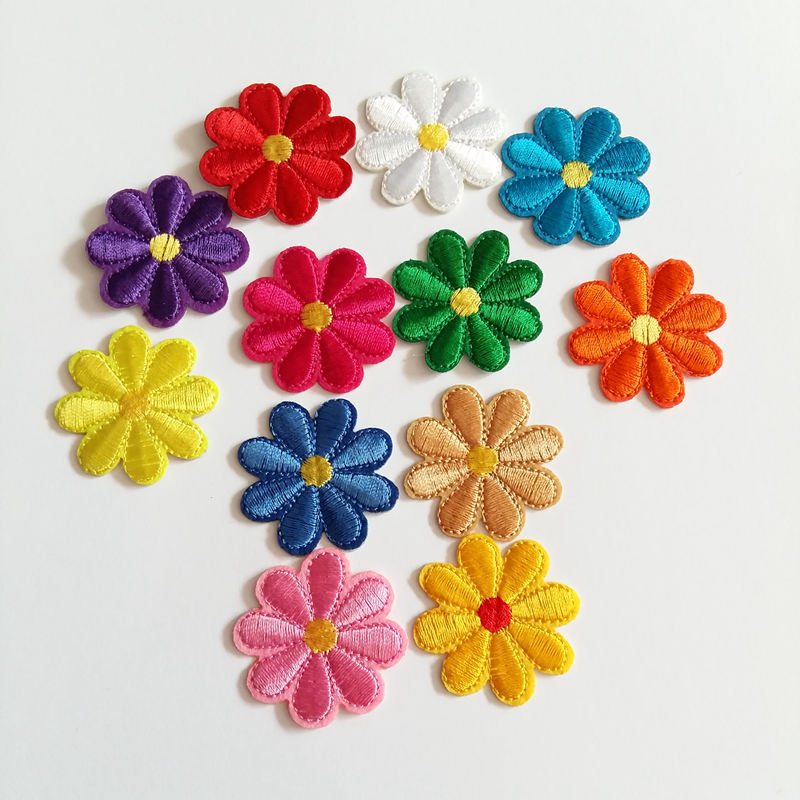 Mooie bloem Geborduurde Patch 12Pcs Applique Ijzer op Stof Sticker Handgemaakte Naaien DIY Kleding Accessoires