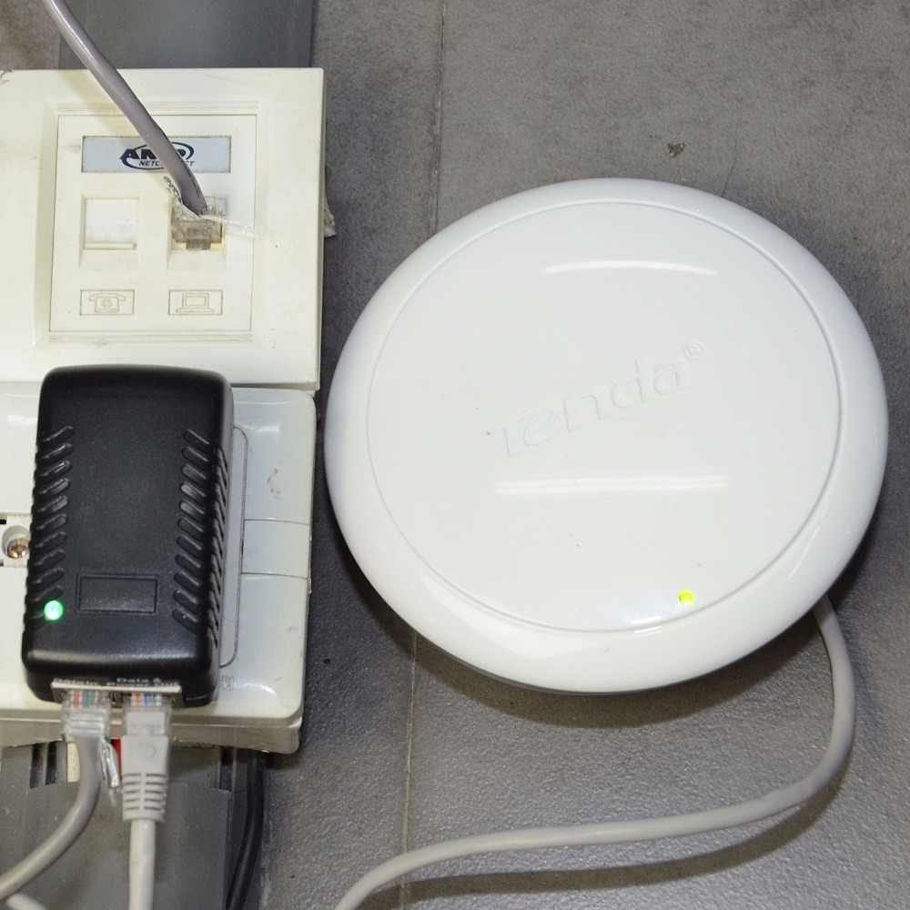 British standard 48V 0.5A PoE Injector Power Over Ethernet Adapter for Wireless Access Point AP